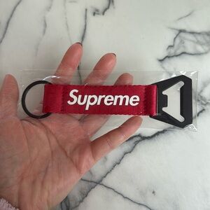 Supreme Bottle Opener Keychain FW21A89 Red
